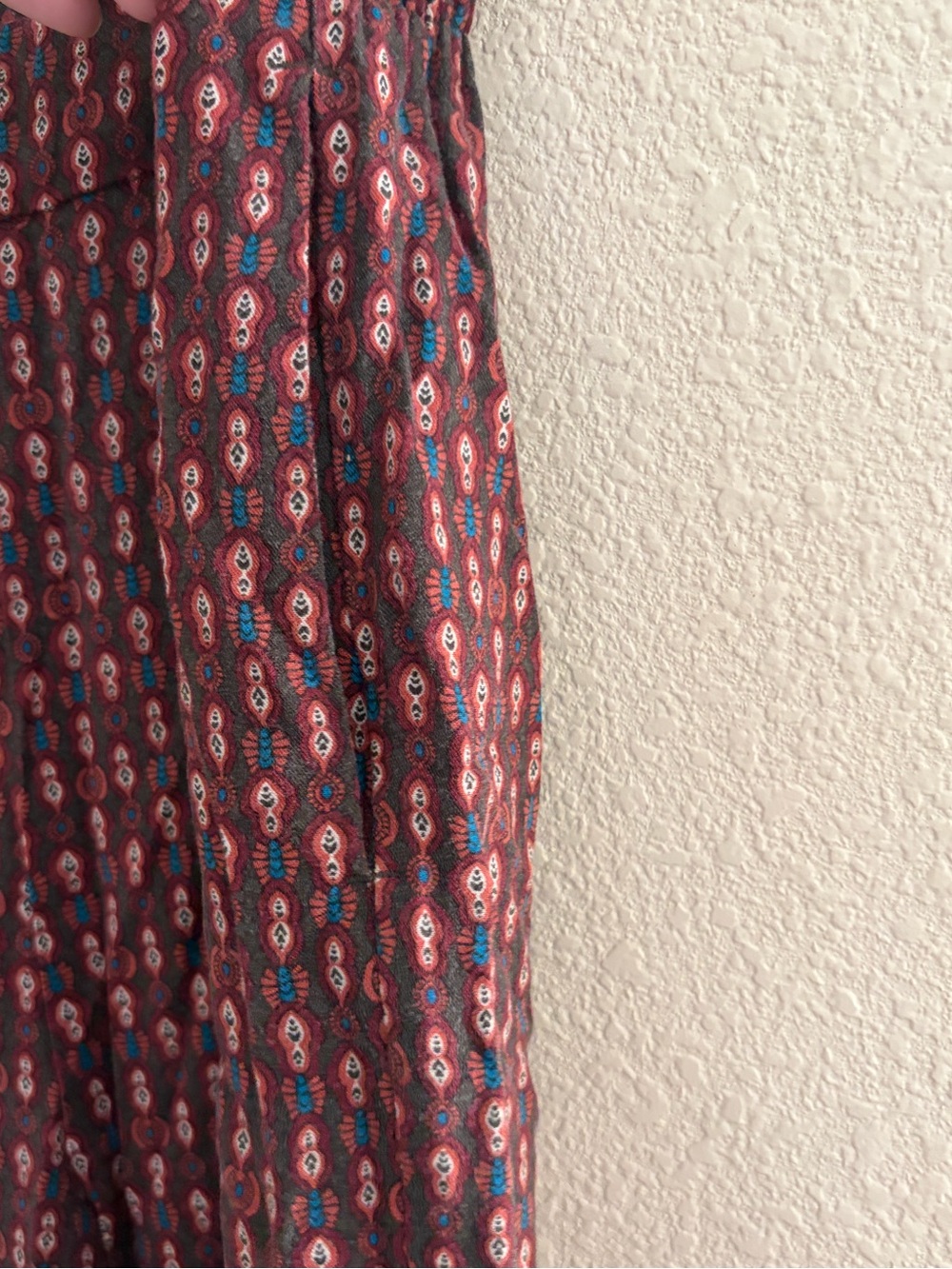 Old Navy Maroon Patterned Playa Wide-Leg Pants with Teal Highlights - Picture 4 of 5